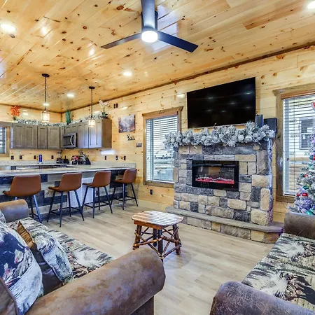 Hot Tub And Spectacular Views Sevierville Cabin